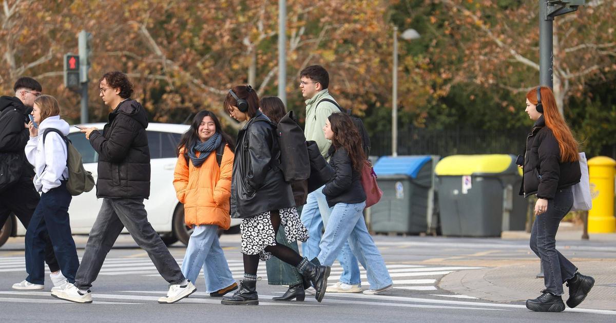 Estudiantes de la UV en el campus de Tarongers, el pasado viernes.