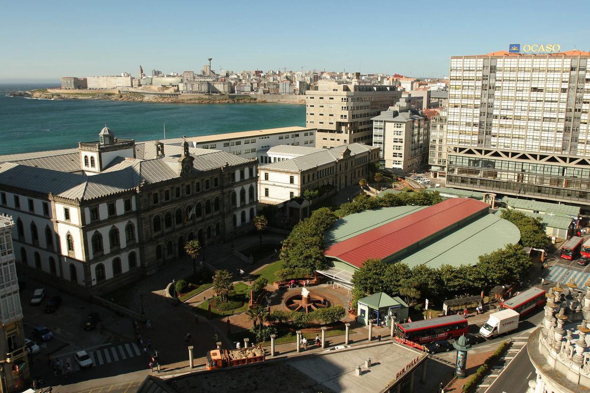 La plaza de Pontevedra en 2005, con el mercado provisional ya montado