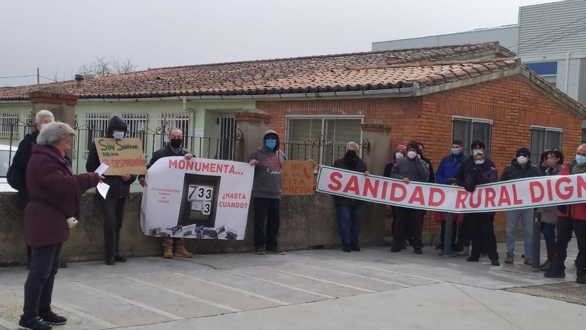 Concentración número 27 en Bermillo de Sayago por la sanidad