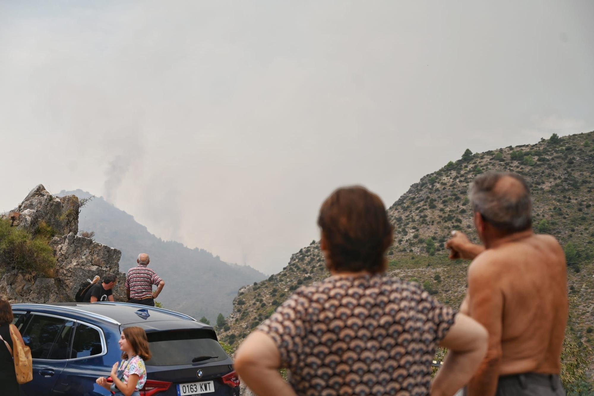 El incendio forestal en Bejís mantiene preocupados a los vecinos de la zona