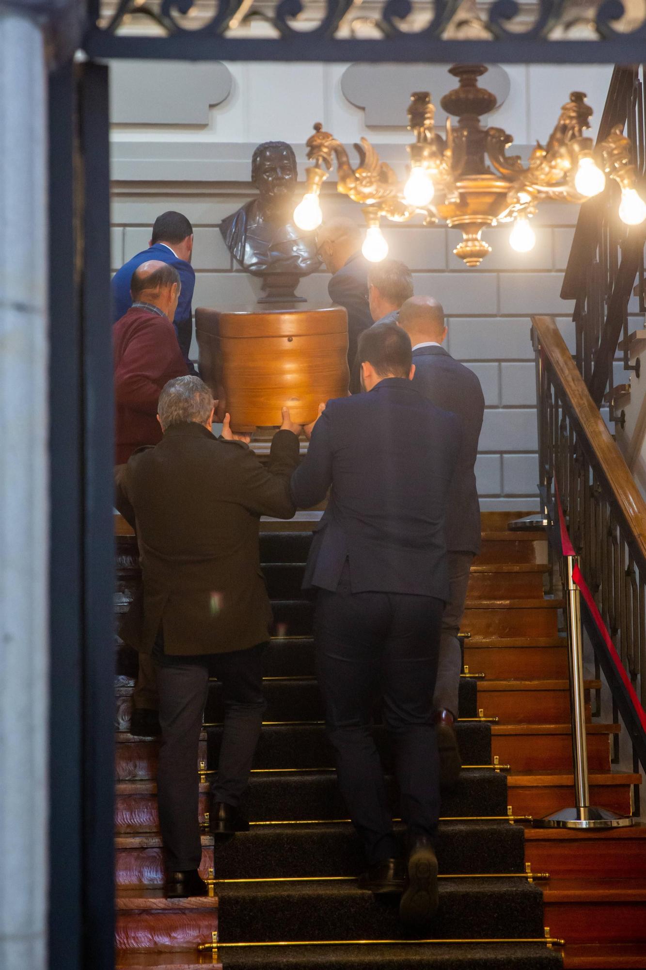 La capilla ardiente de Aníbal Vázquez en el Ayuntamiento de Mieres