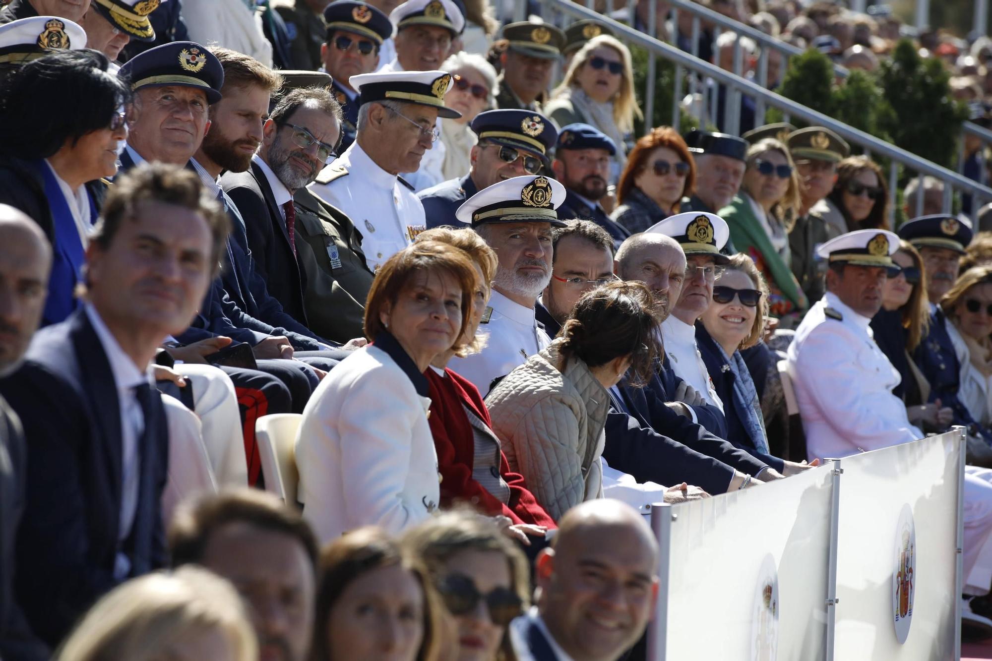 EN IMÁGENES: Así fue la revista naval  del Rey Felipe VI y la exhibición aérea en Gijón por el Día de las Fuerzas Armadas