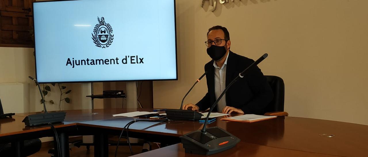 El portavoz Héctor Díez, esta mañana al término de la junta de gobierno del Ayuntamiento de Elche