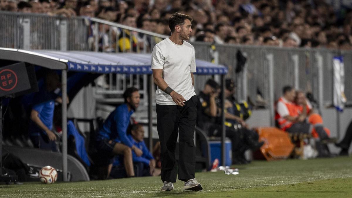 Ibai, en el banquillo este domingo en la victoria ante el CD Teruel (4-1).