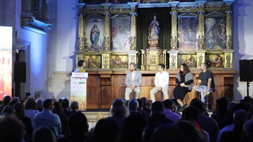Mesa redonda sobre el pan y la alta gastronomía en el Palacio de la Encarnación. | ALBA PRIETO