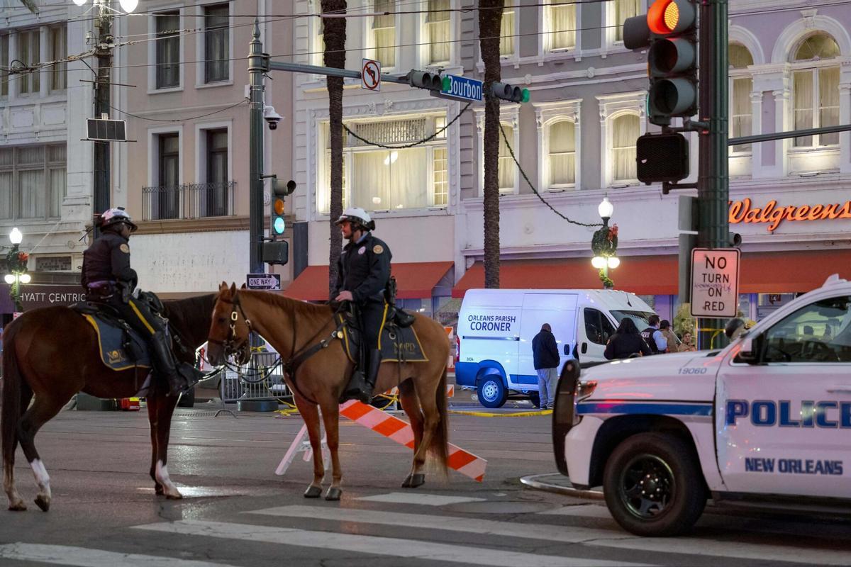 Police cordon off the intersection of Canal Street and Bourbon Street in the French Quarter of New Orleans, Louisiana, on January 1, 2025. At least 10 people were killed and 30 injured Wednesday when a vehicle plowed overnight into a New years crowd in the heart of the thriving New Orleans tourist district, authorities in the southern US city said. (Photo by Matthew HINTON / AFP)