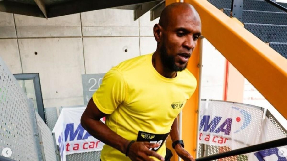 Eric Abidal, durante la carrera