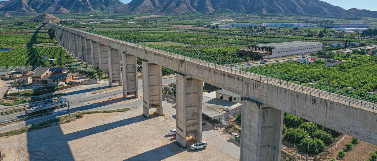 El trasvase está cerrado por unas obras que se realizan entre Santomera y Orihuela