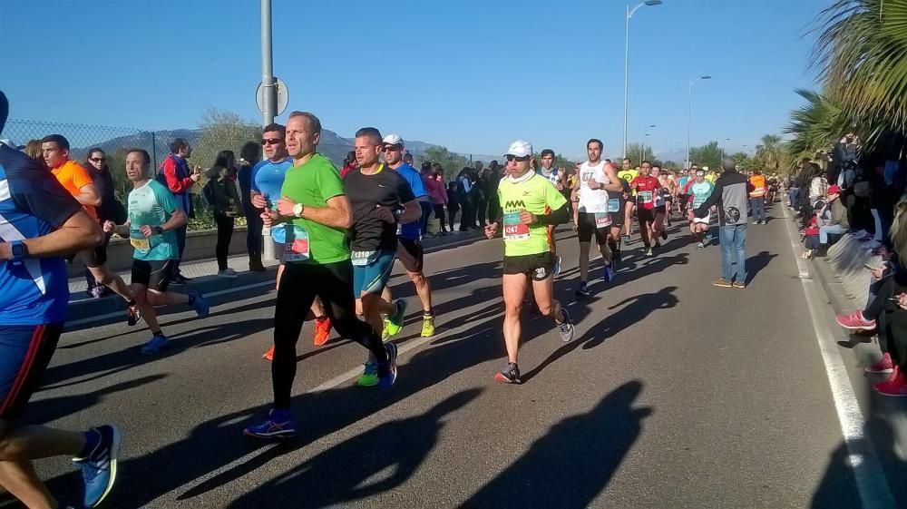 Más de 7.000 atletas tomaron la salida en una prueba que gozó de unas buenas condiciones para correr y que acabó encumbrando, de nuevo, al corredor del club Cueva de Nerja Abdelhadi El Mouaziz