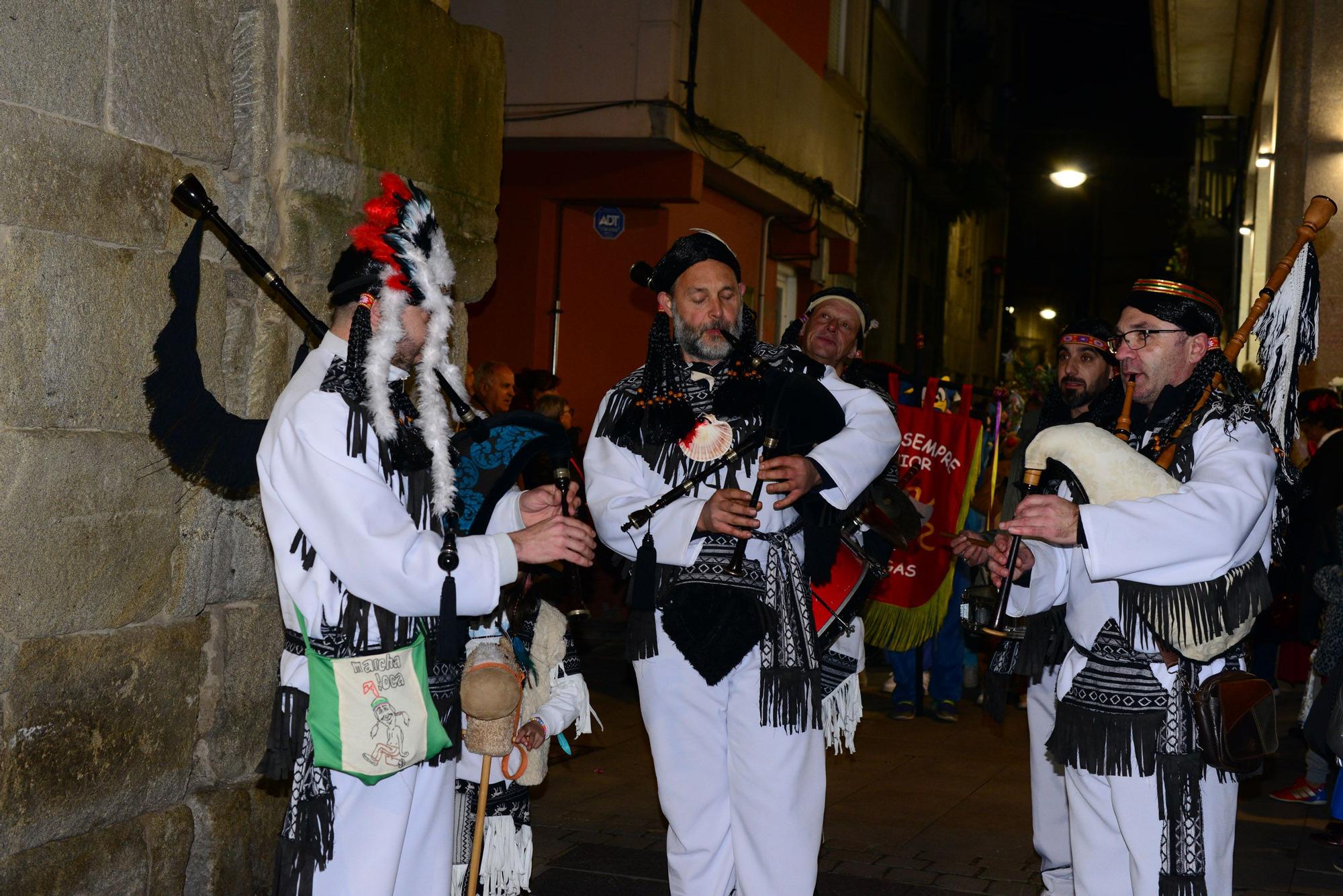 El Enterro do Momo recorre el centro de Cangas