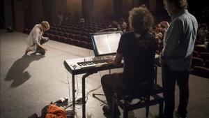 El actor Jan Forrellat participa en las pruebas de selección de ’Scaramouche’, de Dagoll Dagom, en el Teatre Victòria.