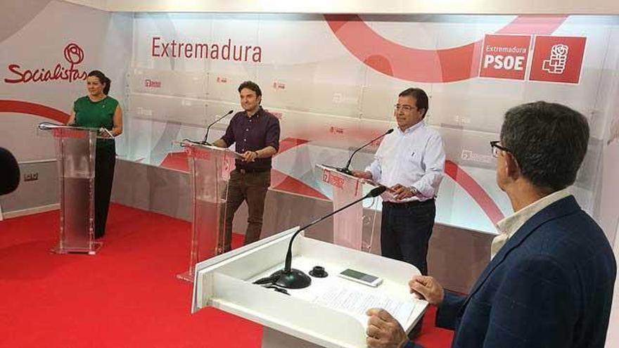 Los aspirantes a liderar el PSOE extremeño defienden la bicefalia, pero Vara sólo a nivel municipal