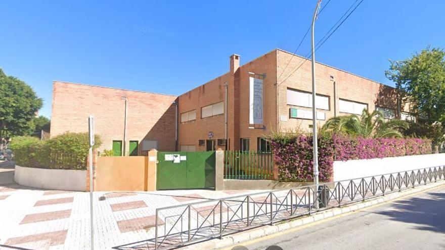 Urbanismo autoriza la sustitución de una cubierta de fibrocemento en el colegio Vicente Aleixandre