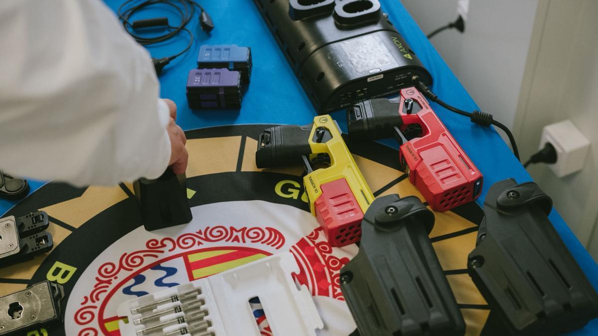 Detalle del modelo de la pistola Táser que podrán utilizar los agentes de la Guardia Urbana de Badalona