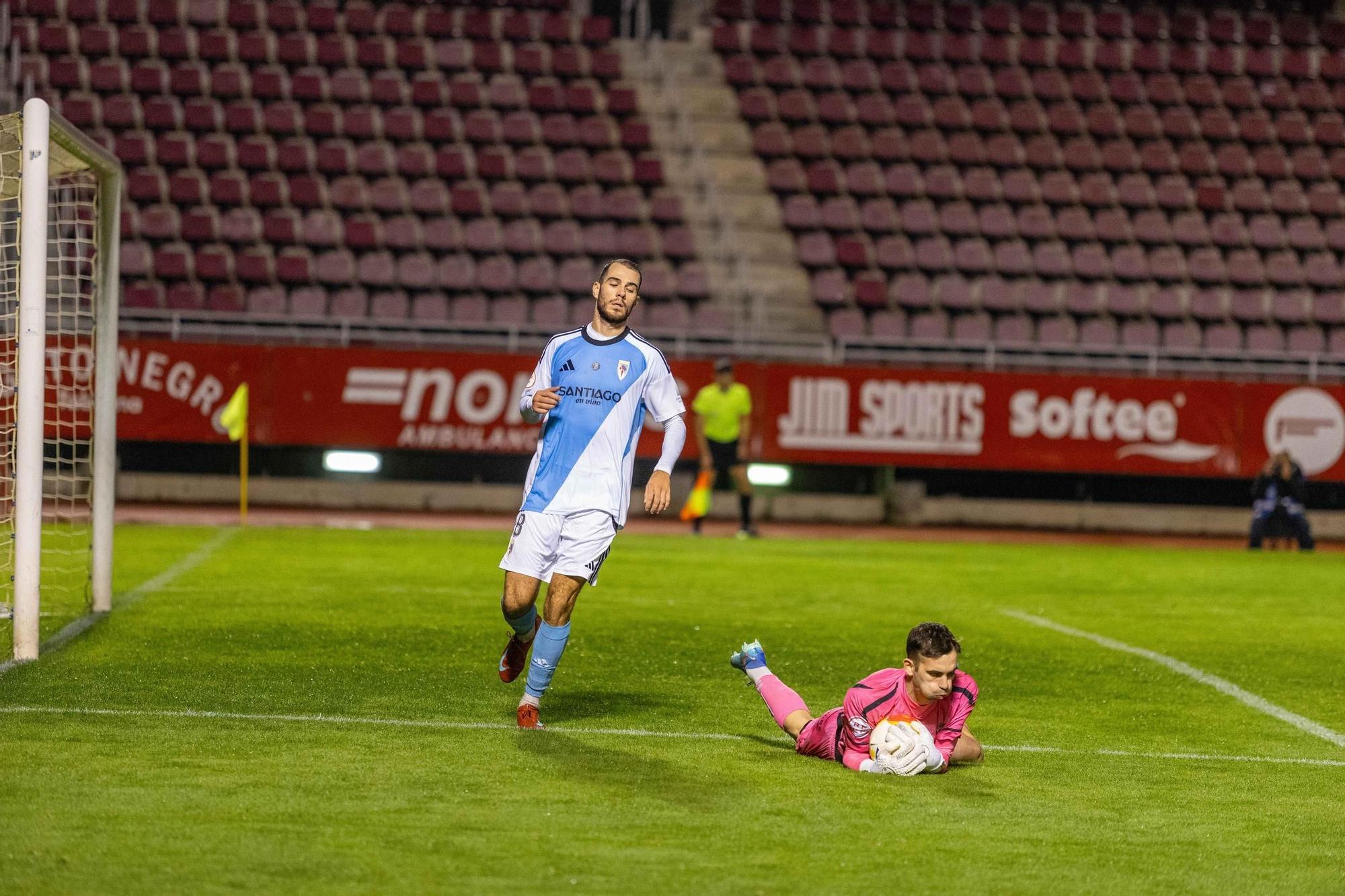 Agónico triunfo del Compostela ante el Noya