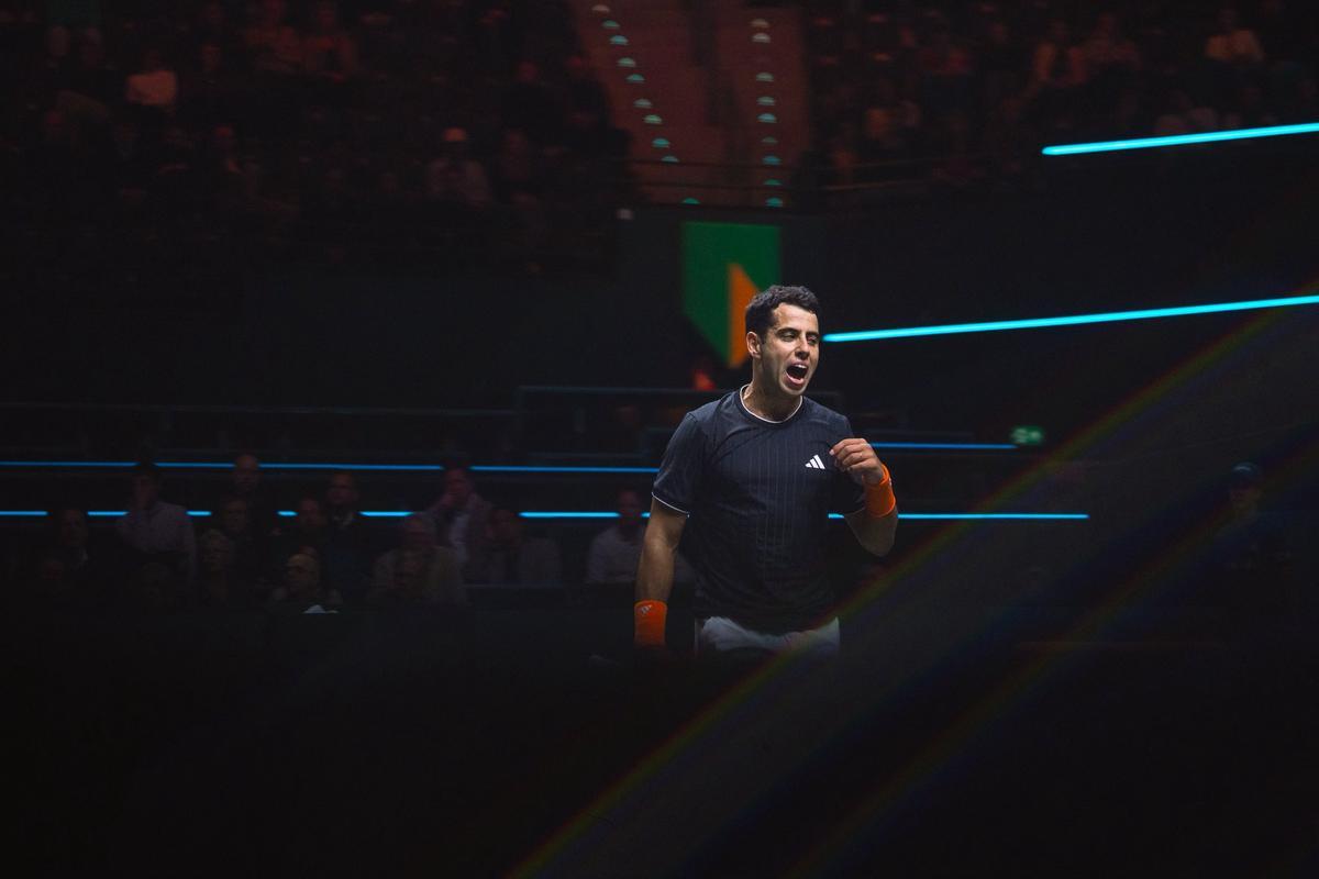 Munar celebra su victoria ante Khachanov en Rotterdam