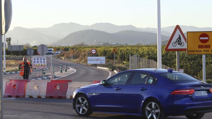 Corte de la carretera entre Sagunt y Canet