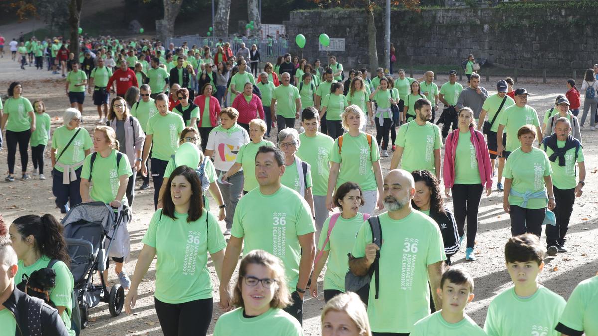 Foto de archivo de participantes en la Marcha Aspanaex en 2019.