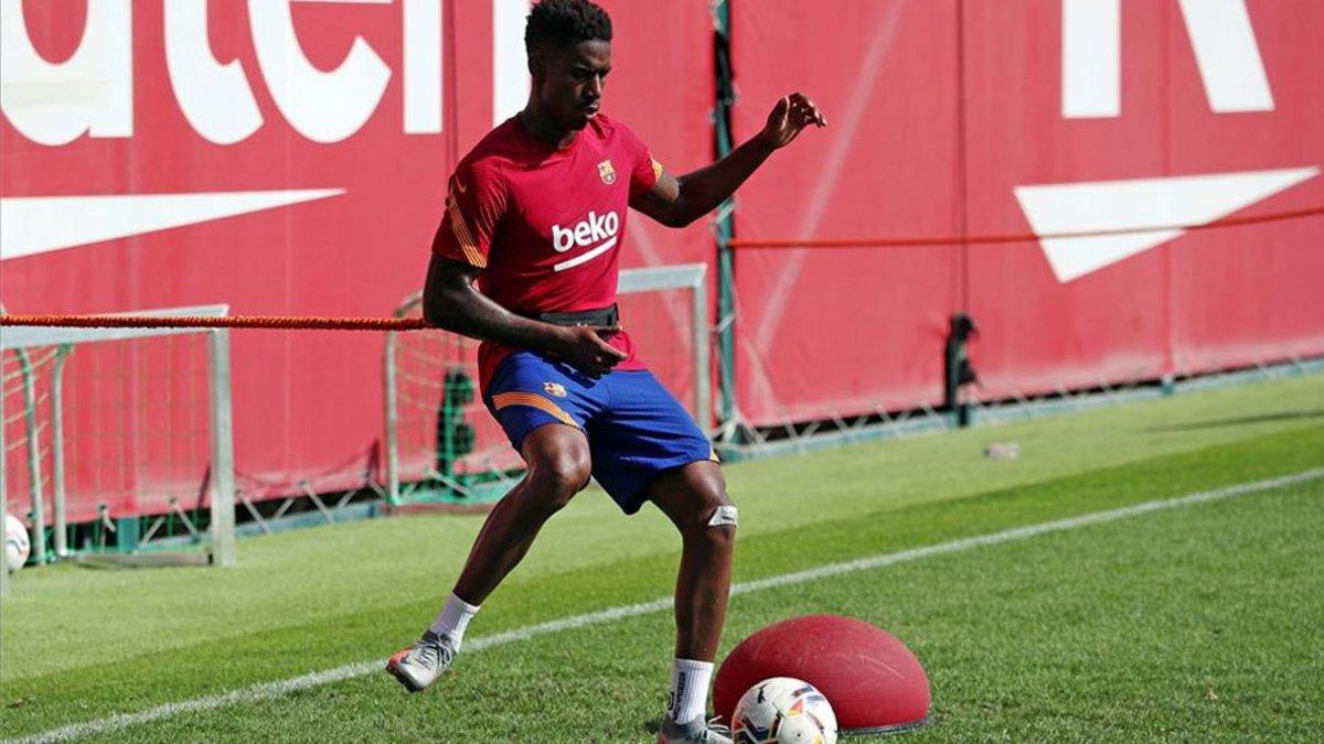 Junior Firpo está siendo del agrado de Ronald Koeman