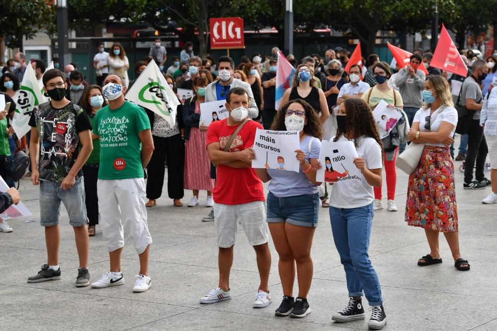 Manifestación educación en la plaza de Pontevedra