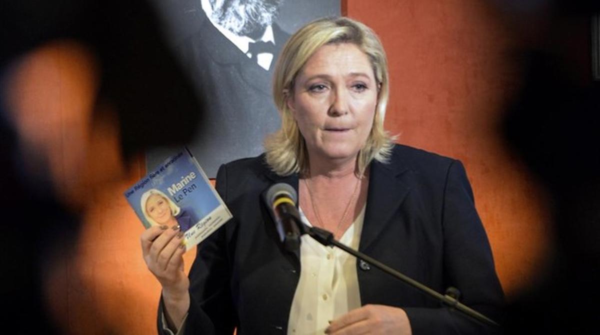 {Marine} Le Pen, en un acte electoral a Amiens (nord de França), aquest dilluns.