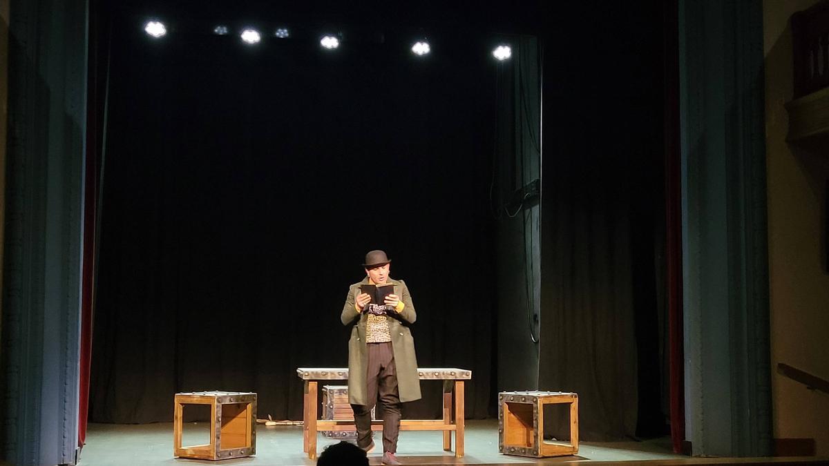 Un momento de la representación "Épica, la historia del Reino Finito" , este jueves, en el teatro Toreno.