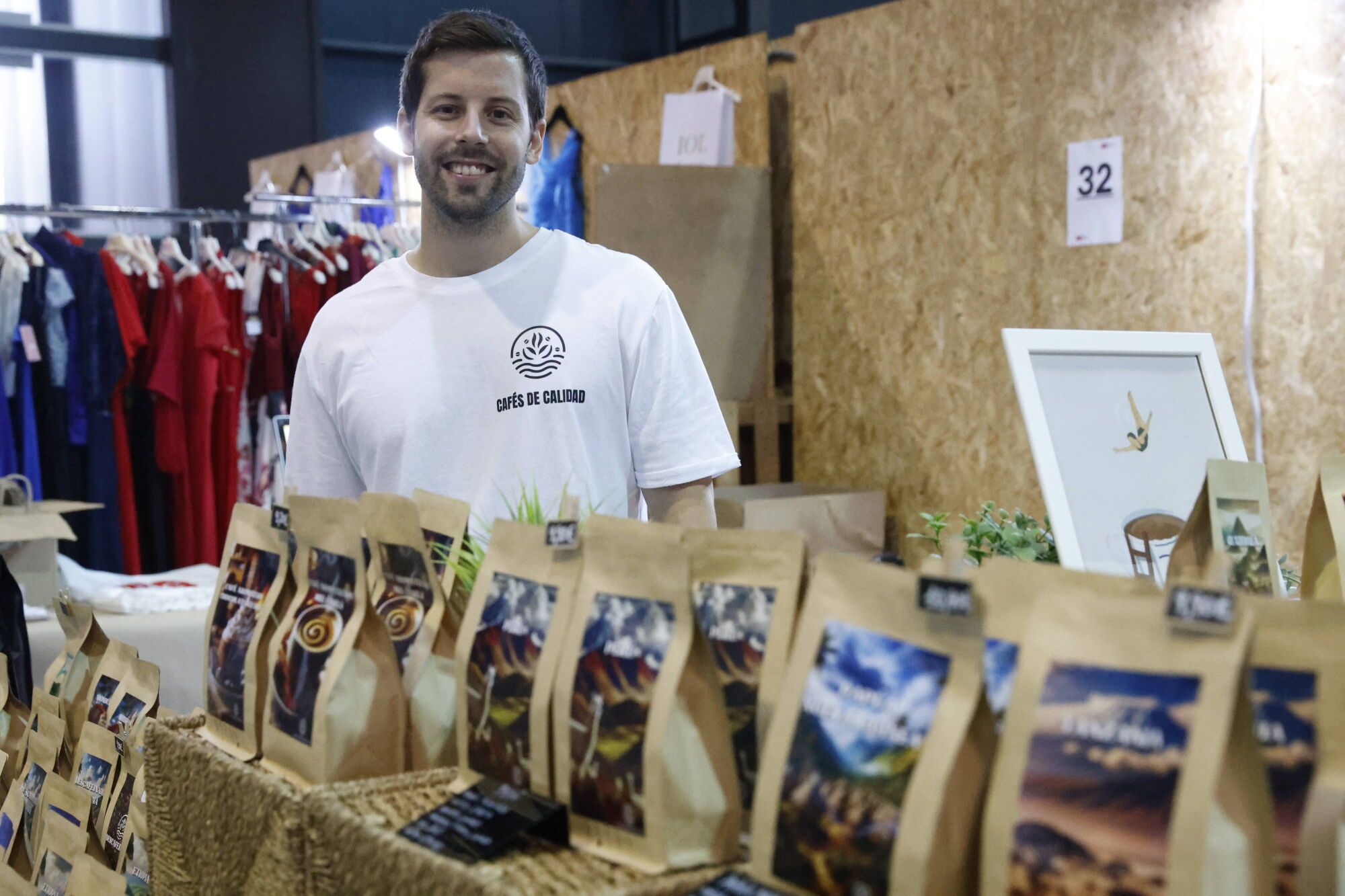 EN IMÁGENES: La Feria de Stocks regresa a Gijón con más expositores que nunca: "Es un gran escaparate para los comercios locales"