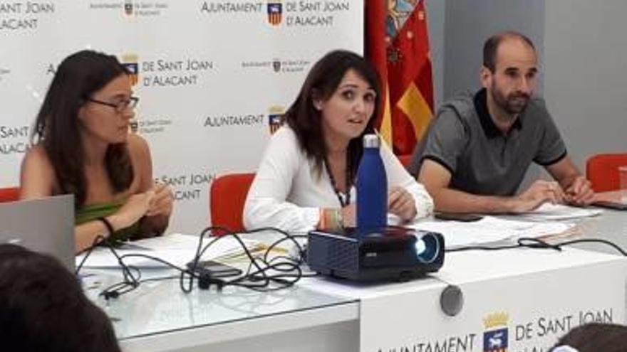 La edil Julia Parra durante la presentación del borrador.