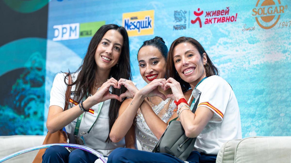 La castellonense Marta Linares (d) es la entrenadora nacional de las gimnastas individuales Alba Bautista, Daniela Picó y Lucía González.
