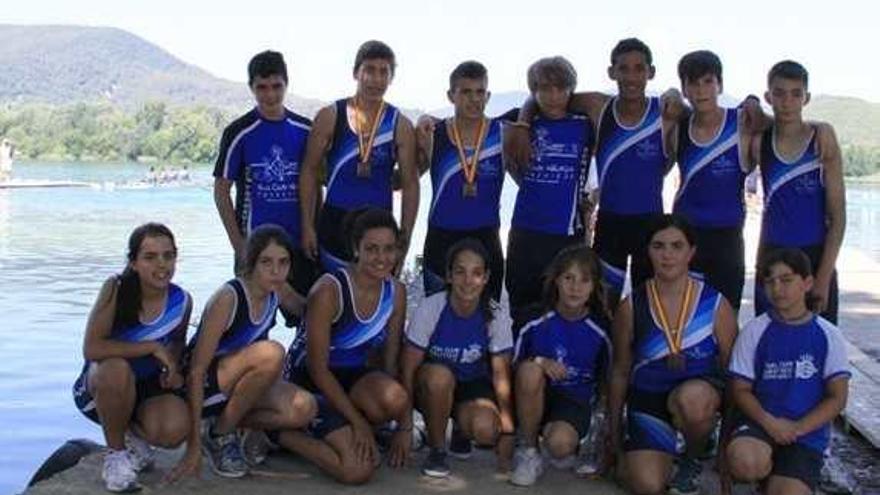 Los representantes del RCNT, con sus medallas.