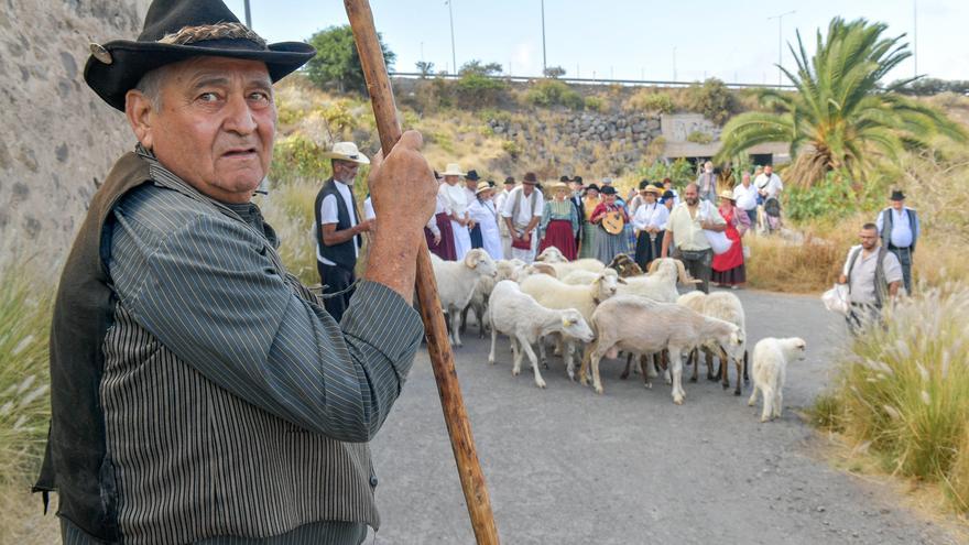 Ofrendas de última hora en la Romería de San Lorenzo