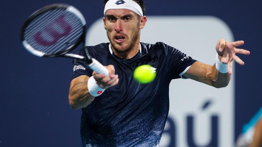 El argentino Leonardo Mayer, durante su partido de ayer ante Copil. //  Mario Houben