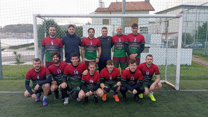 Equipo del Bar Varadero, líder de la Liga Kenyata de Cangas.