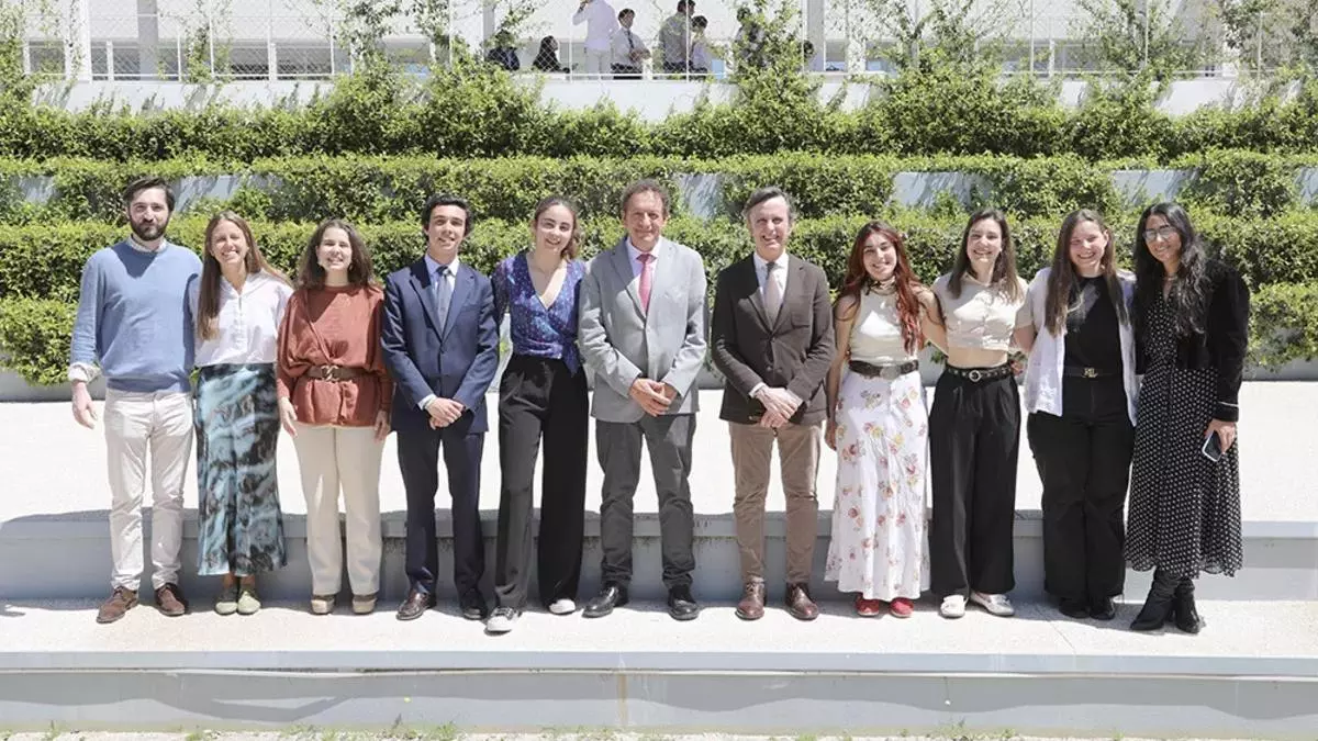 La Francisco de Vitoria premia a sus mejores estudiantes: estos son los alumnos de diez de Pozuelo de Alarcón