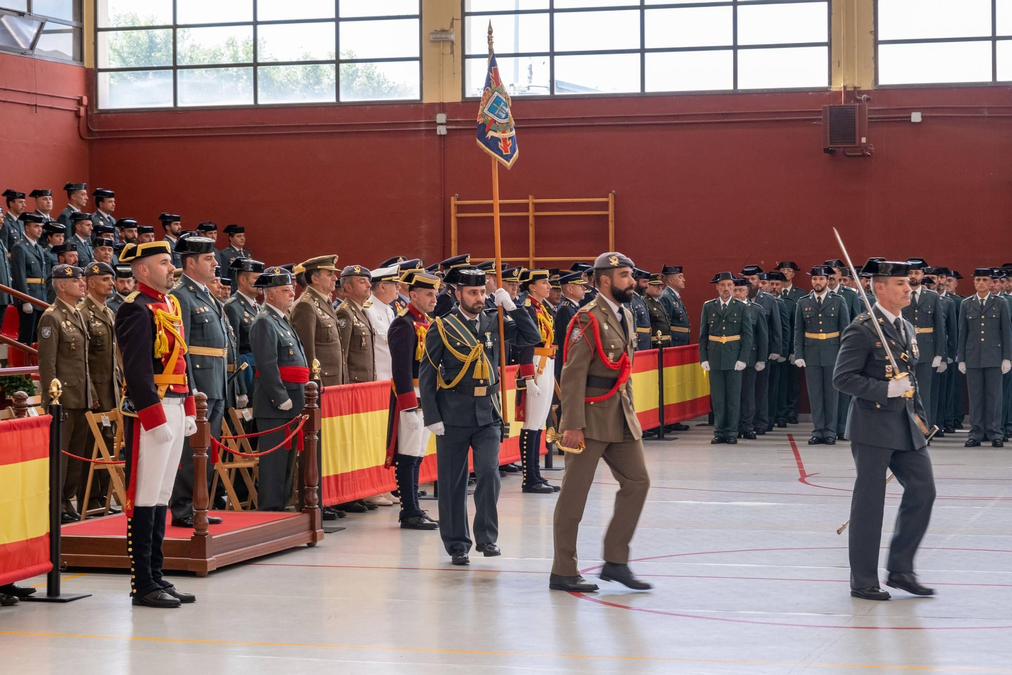 EN IMÁGENES: Así fueron los actos en Oviedo del 179 aniversario de la Guardia Civil