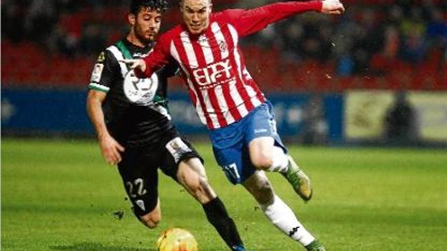 Carlos Clerc, en el partit contra el Còrdova a Montilivi, va ser indiscutible a la banda esquerra del Girona.