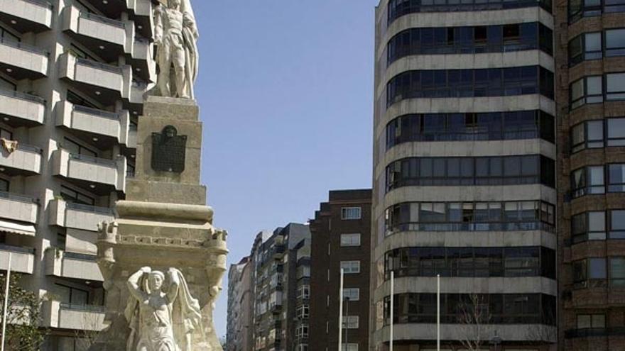 Vista parcial del monumento de la plaza de la Independencia