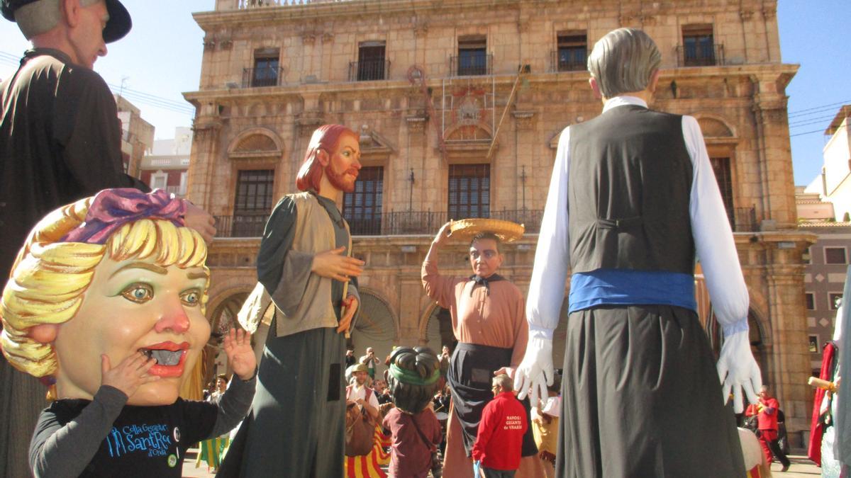 Daimús acoge el quinto encuentro de la Federació de Gegants i Cabuts de la Comunitat Valenciana.