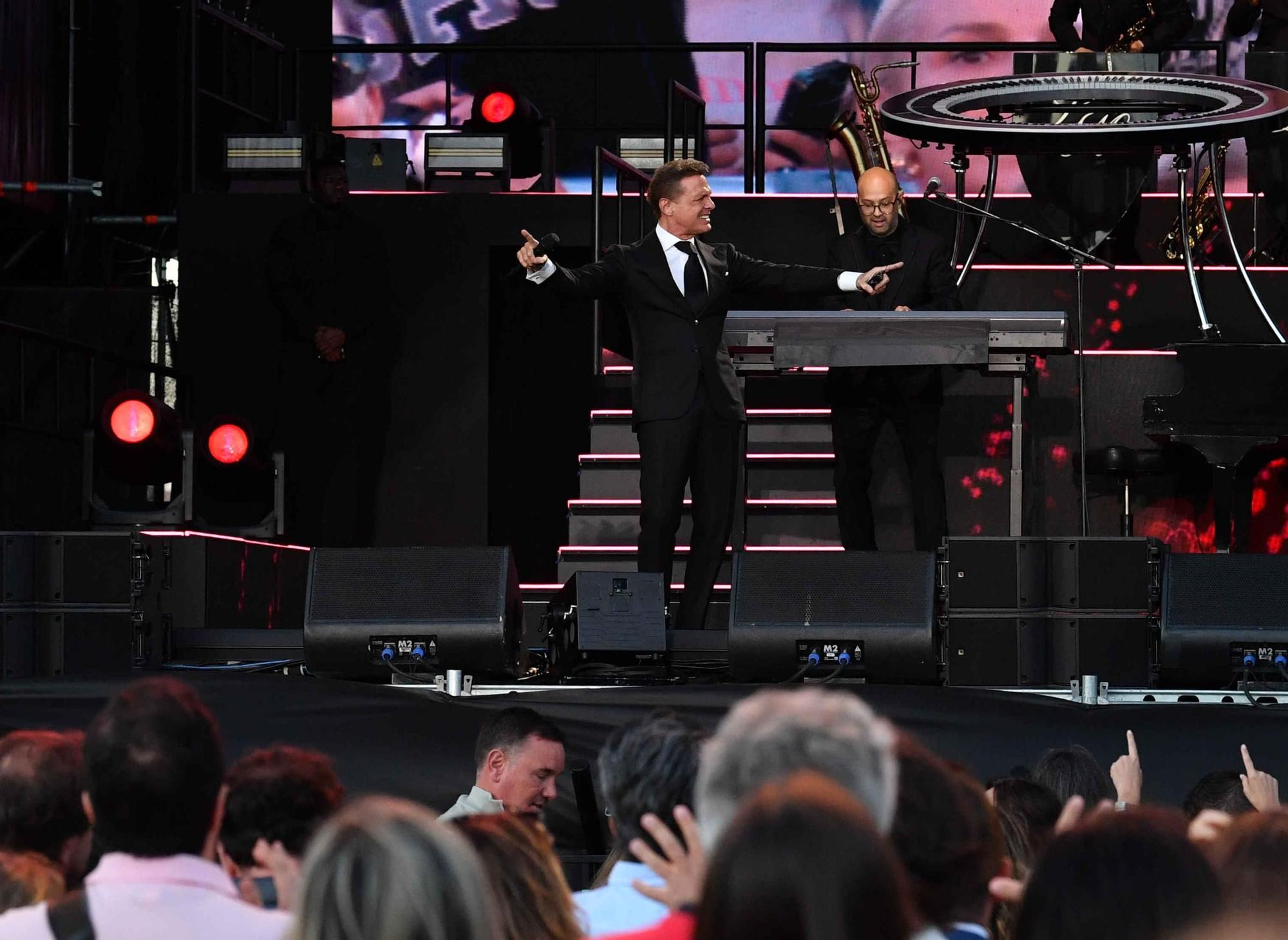 Luis Miguel alarga su leyenda en A Coruña