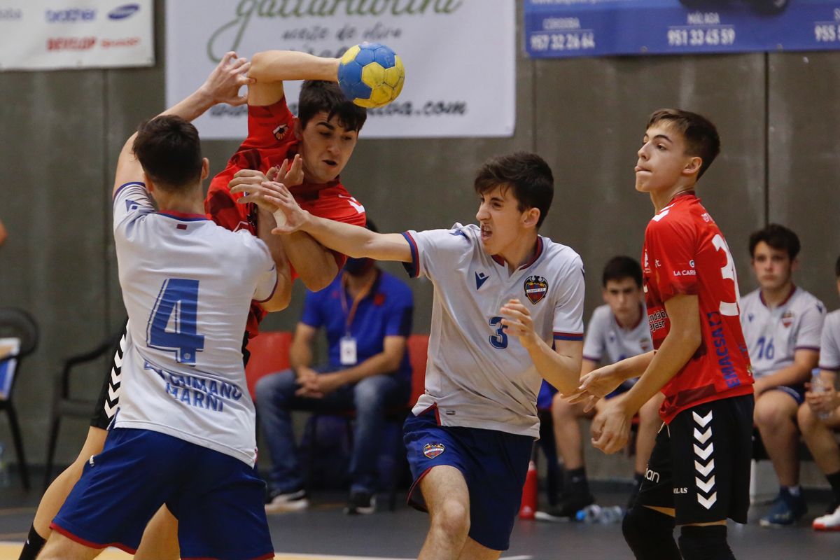 Las imágenes del CajaSur - Levante, del intersector de balonmano