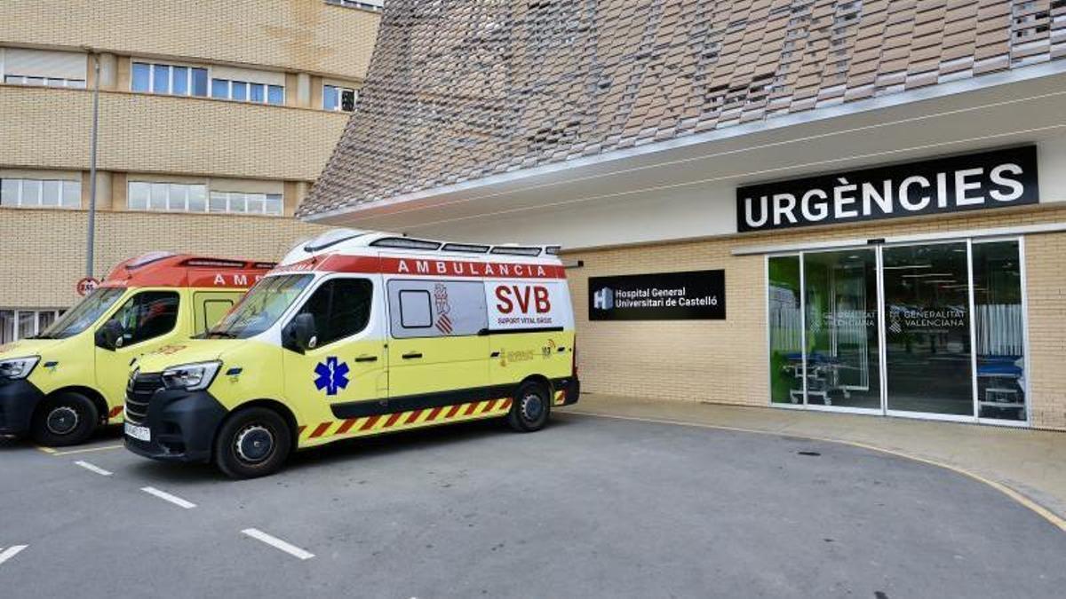 Ambulancias en el Hospital General de Castelló.