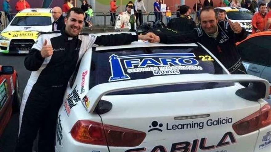 Juan Lojo (izqda.) y Álvaro Vila, durante un rallye de esta temporada.