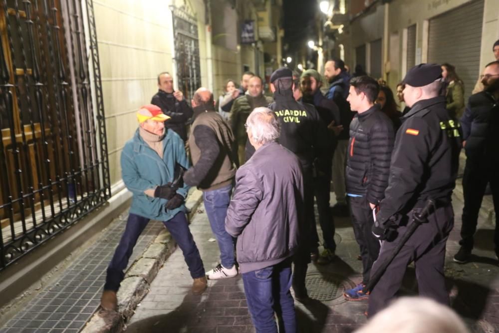 Retiran la Cruz de Callosa de Segura entre fuertes medidas de seguridad