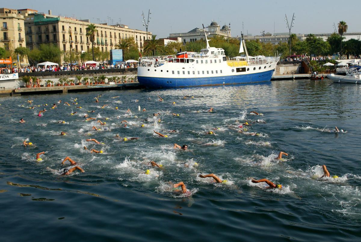 Mercè 2003. TRAVESSA DEL PORT DE BARCELONA AMB SORTIDA AL MOLL D’ESPANYA