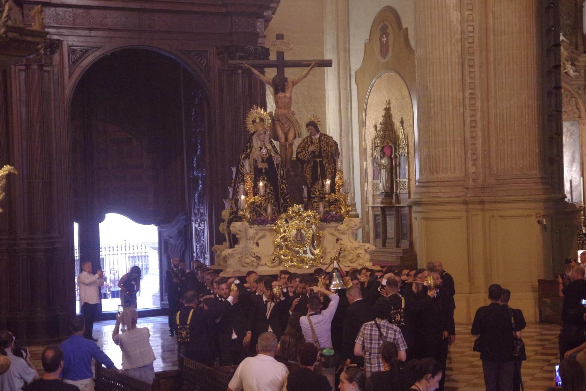 Procesión de la hermandad del Puerto de la Torre por el Centro de Málaga