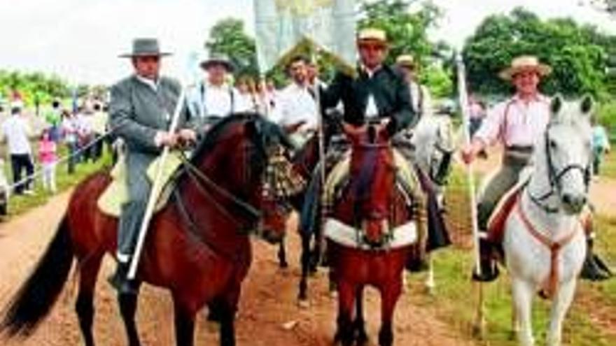 El cielo se despeja para la romería de Bótoa y miles de pacenses pasan el día de campo