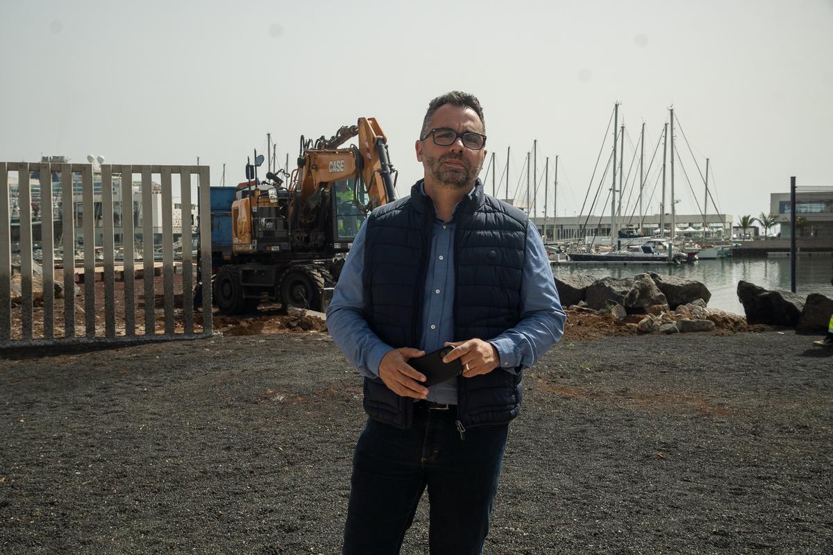 Echedey Eugenio, en Puerto Naos, en Arrecife.