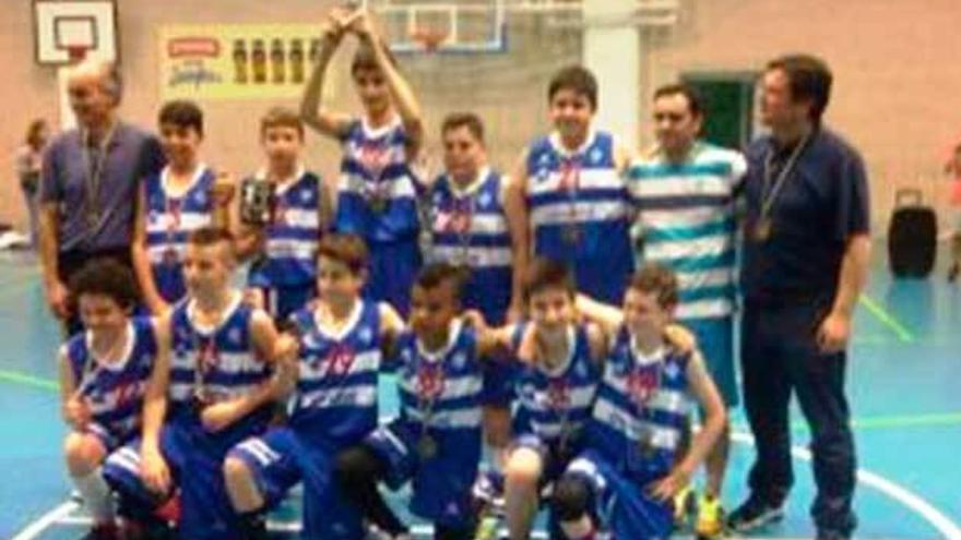 El equipo infantil B de la Atlética Avilesina, vencedor en la final a cuatro de los Juegos Deportivos.