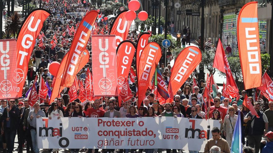 La manifestación del 1º de mayo de CC OO y UGT en Vigo, en imágenes