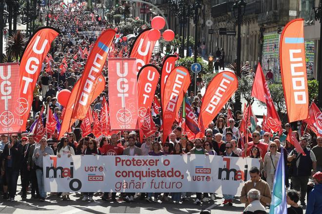 La manifestación del 1º de mayo de CC OO y UGT en Vigo, en imágenes